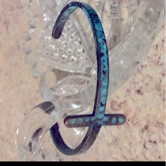 NWT 🌹Rustic jewelry design.. This piece is a turquoise Cross cuff style bracelet - Picture 10 of 15